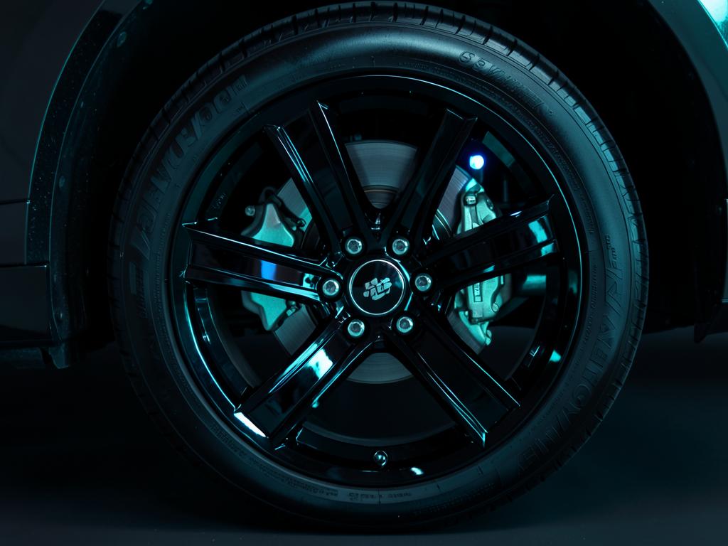 Detailed alloy wheel with tire shine